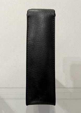 Чохол зі штучної шкіри