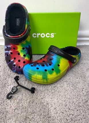 Утепленные кроксы унисекс crocs baya lined tiedye multi/black