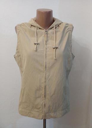 Жилет в спортивном стиле