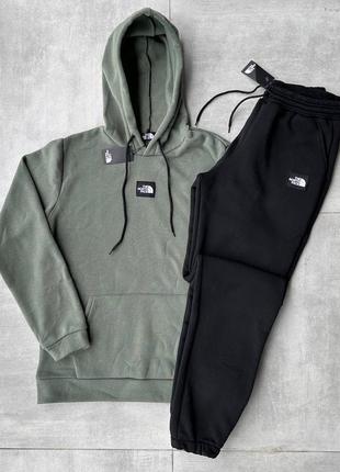 Теплый спортивный костюм на флисе tnf