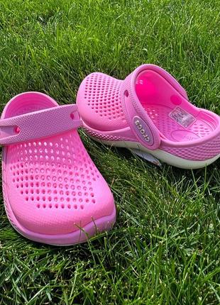 Детские кроксы сабо crocs Multi literide 360 Charms розовые для девочек букв продаж literide 360 Charms