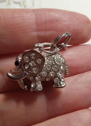 Брелок-підвіска до ключів або сумки слоник зі стразами ,біжутерний сплав сріблястий.