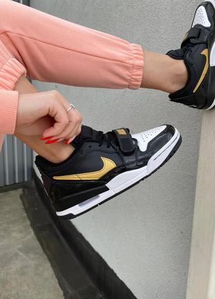 Женские кроссовки nike jordan legacy 312 low black gold v / smb