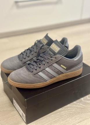 Adidas кросівки 43 розмір