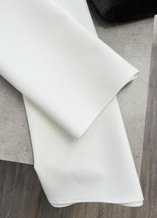 Белый брючный костюм с укороченым пиджаком8 фото