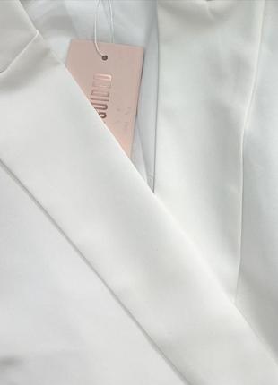 Белый брючный костюм с укороченым пиджаком4 фото