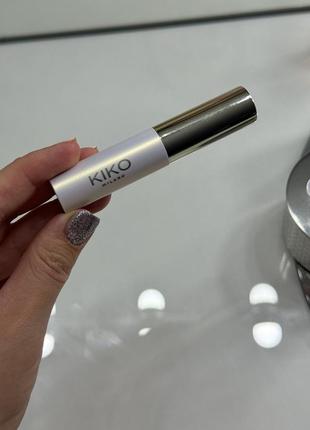 Тушь для ресниц kiko milano volume mascara 5,5 мл с эффектом придания объема и идеального изгиба.