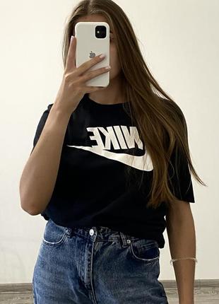 Жіноча футболка nike