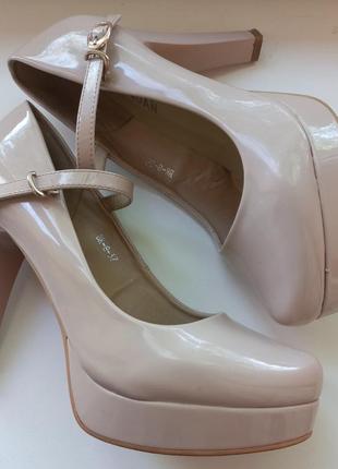 Женские туфли