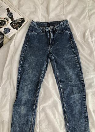 Джинсовые приталенные брюки от h&m
