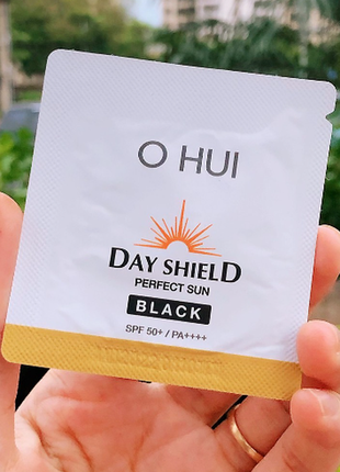 Сонцезахисна основа під макіяж o hui day shield perfect sun black spf 50+/pa+++ , тестер 1 мл