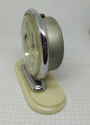 Часы будильник дружба. 11 камней. на ходу