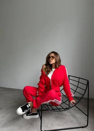 Жіночий спортивний костюм з лампаси. колір червоний6 фото