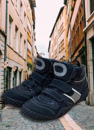 Классные мальчуковые кожанные  высокие кроссовки - ботиночки. mod8.. размер  36.