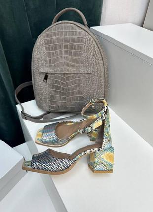 Босоніжки жіночі