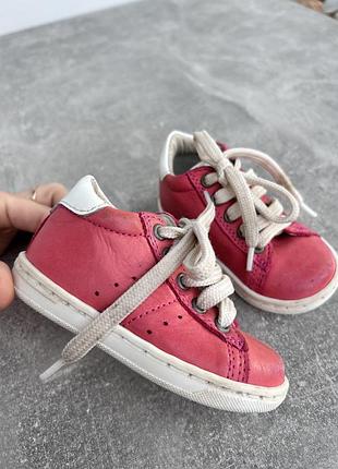 Kickers шкіряні кросівки для дівчинки