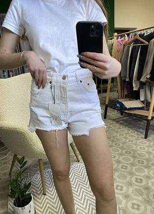 Шорты джинсовые с дирками zara, белые шорты зара