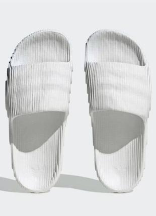 Шльопки adidas (оригінал)
