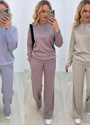 Женский костюм