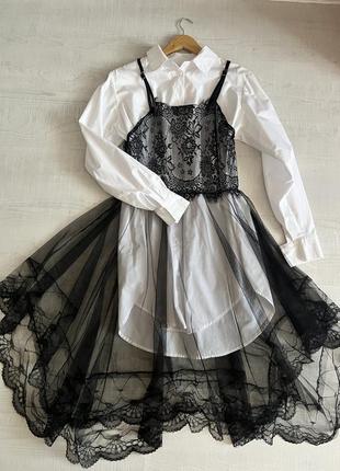 Прозрачное платье из кружева