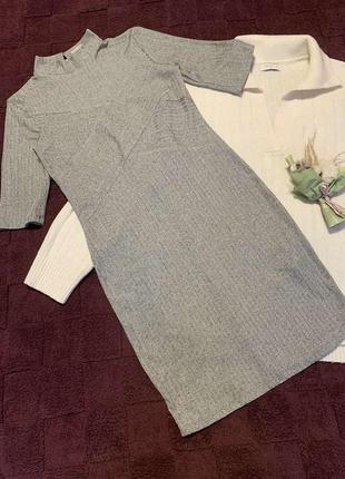 Елегантна сукня з тонкого трикотажу в рубчик