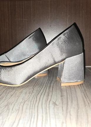 Туфлі атласні