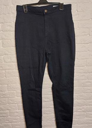 Фирменные стрейчевые джинсы
