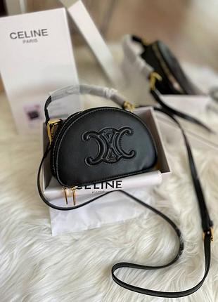 Маленькая сумка с логотипом на длинном ремешке