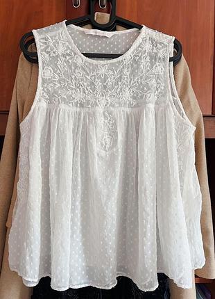 Біла легка шифонова блуза топ з вишивкою zara
