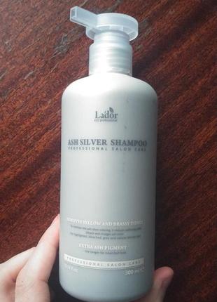 Увлажняющий безсульфатный оттеночный шампунь для светлых волос lador ash silver shampoo 300ml