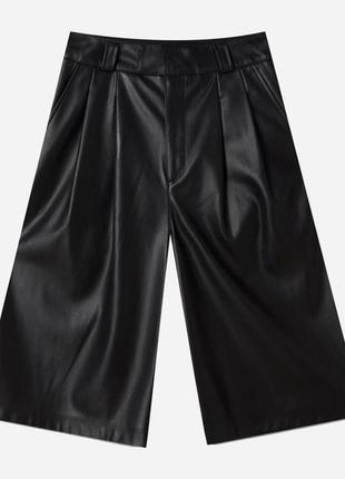 Бермуды stradivarius, кожзам , состояние новых .