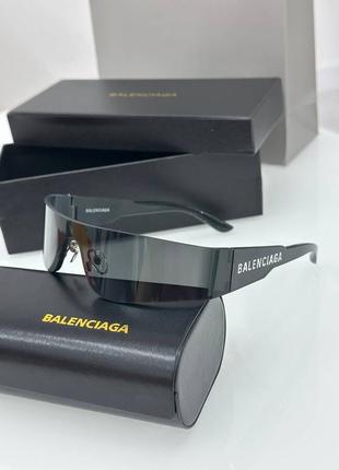 Женские черные очки в стиле balenciaga