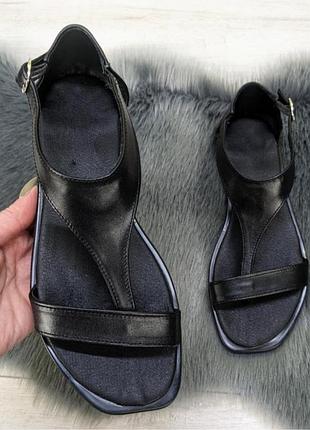 Босоніжки шкіряни