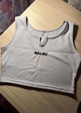 Майка серого цвета в рубчик