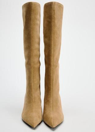 Замшеві чоботи на підборах