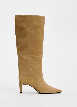 Замшеві чоботи на підборах