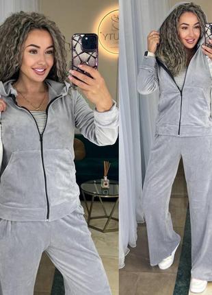 Жіночий велюровий костюм
