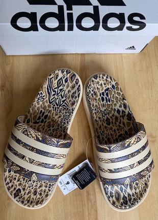 Шлепанцы на платформе adidas