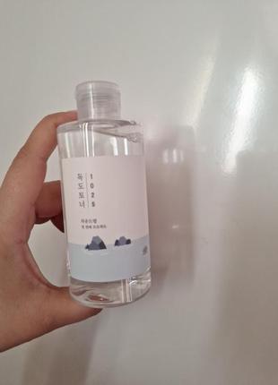 Отшелушивающий тоник с морской водой round lab 1025 dokdo toner