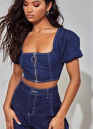 Укорочений джинсовий жакет топ prettylittlething
