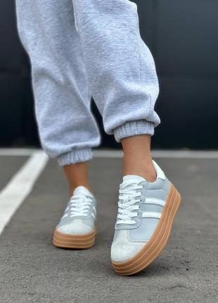 Кроссовки женские