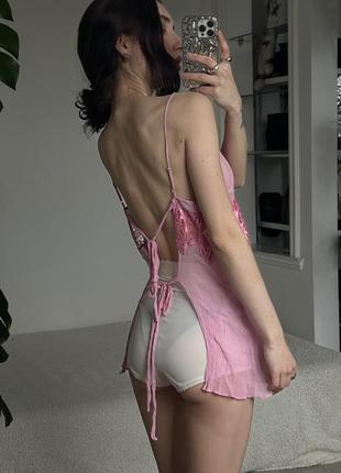 Розовый пеньюар на завязках с открытой спинкой7 фото