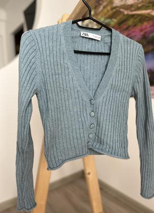 Тепленький топ на пуговицах от бренда zara