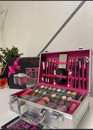 Набор косметики для макияжа gm19423 в чемоданчике ha-281