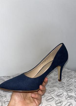 Женские классические туфли