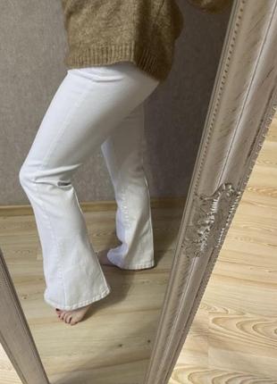 Новые модные белые джинсы на низкой посадке клёш 48- р