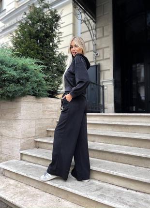 Жіночий велюровий костюм