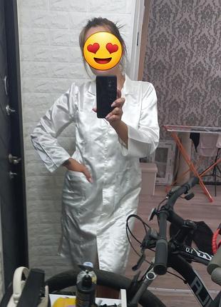 Очень красивый сатиновый медицинский халат