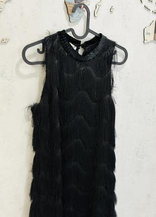 Вечірня сукня з бахромою