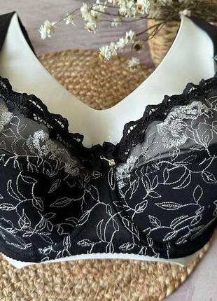 Черный бюстгальтер на 5 размер груди